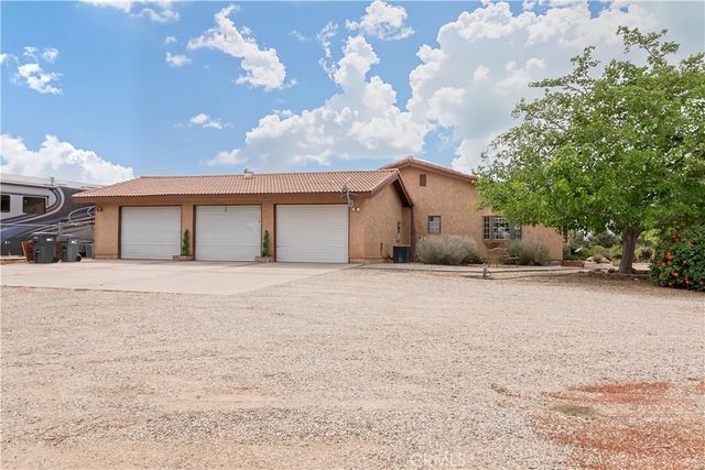 2212 W Avenue O8, Palmdale, CA 93551