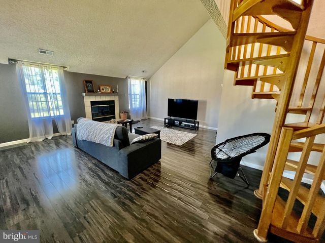 914 EAGLES CHASE DR, Lawrenceville, NJ 08648