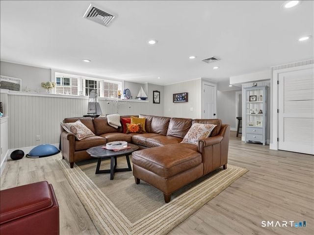 27 Jerome Road, New London, CT 06320