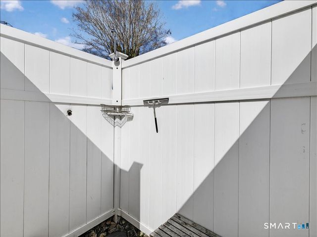 27 Jerome Road, New London, CT 06320