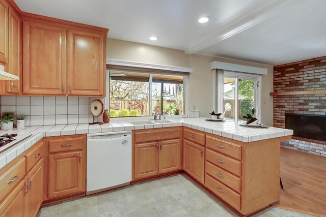 2605 Queenwood Dr, Rancho Cordova, CA 95670