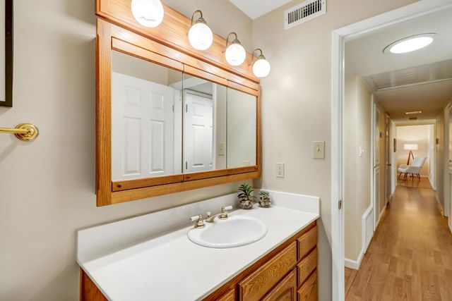 2605 Queenwood Dr, Rancho Cordova, CA 95670