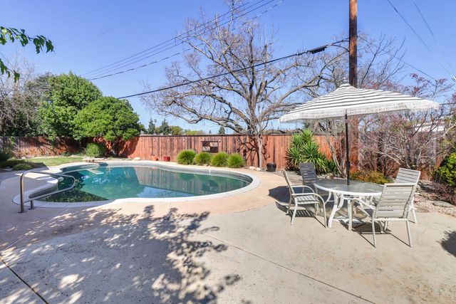 2605 Queenwood Dr, Rancho Cordova, CA 95670