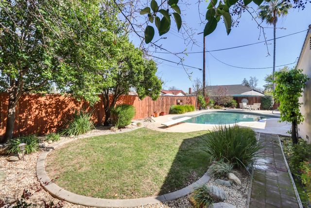 2605 Queenwood Dr, Rancho Cordova, CA 95670