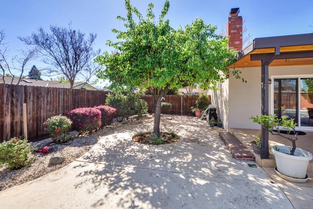 2605 Queenwood Dr, Rancho Cordova, CA 95670