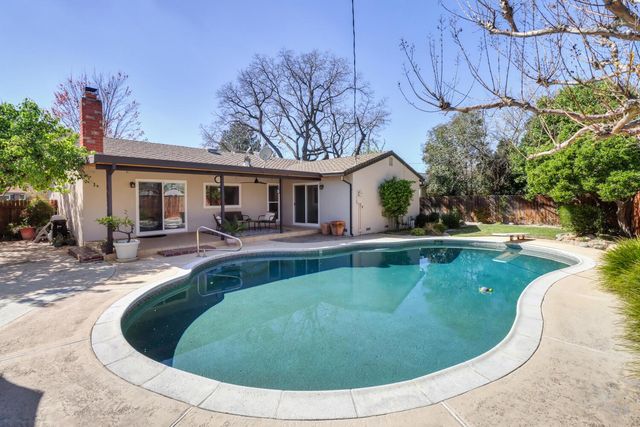 2605 Queenwood Dr, Rancho Cordova, CA 95670