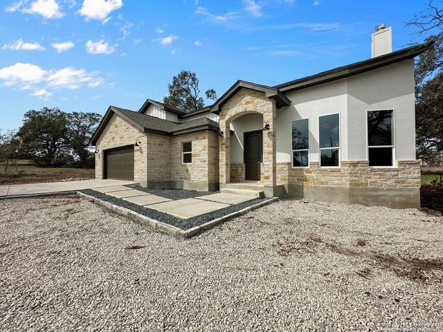 142 N Lon Price, Blanco, TX 78606