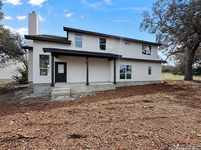 142 N Lon Price, Blanco, TX 78606