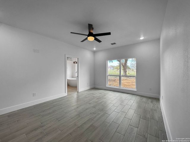 142 N Lon Price, Blanco, TX 78606