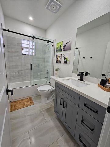 22155 Miami Ave, Miami, FL 33170