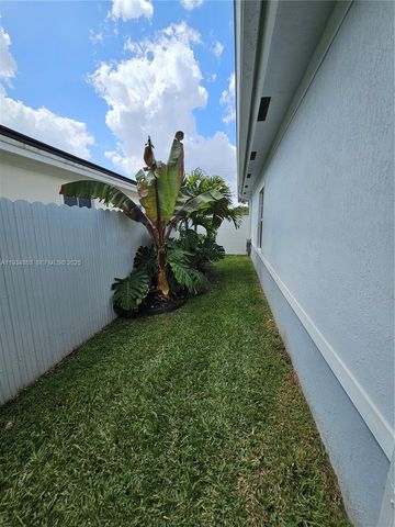 22155 Miami Ave, Miami, FL 33170