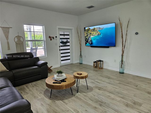 22155 Miami Ave, Miami, FL 33170