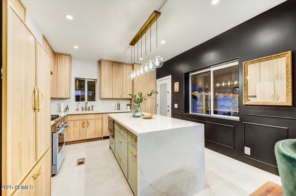 Image 15 of property listing at 87 W Windsor Avenue, Phoenix, AZ 85003