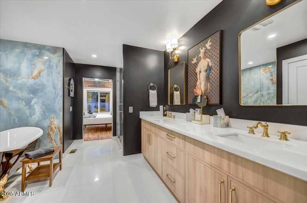 Image 22 of property listing at 87 W Windsor Avenue, Phoenix, AZ 85003