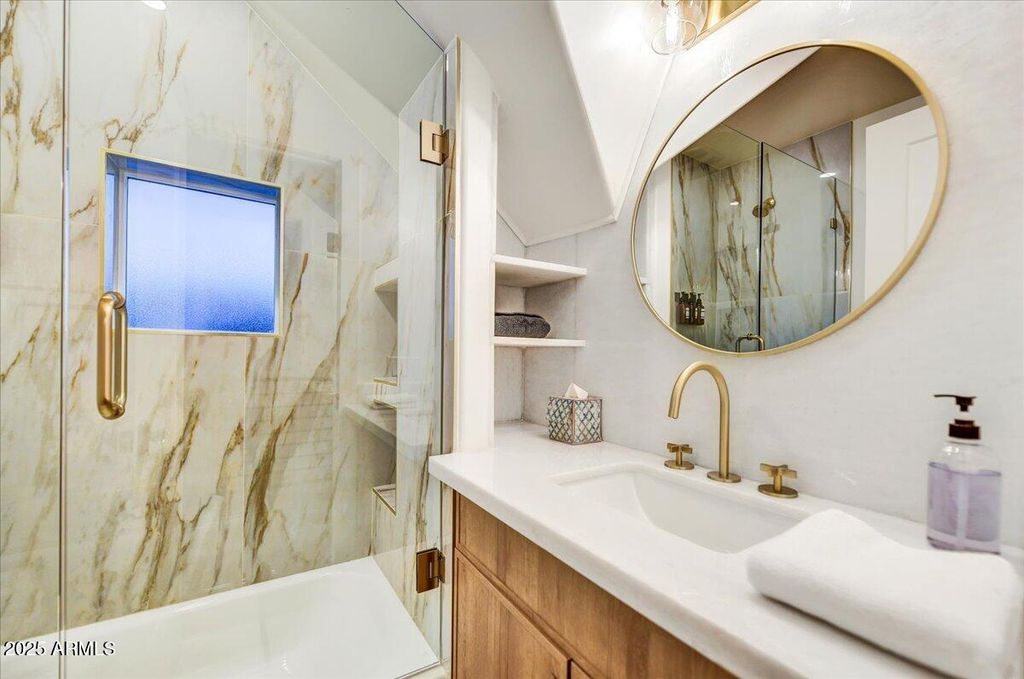 Image 31 of property listing at 87 W Windsor Avenue, Phoenix, AZ 85003