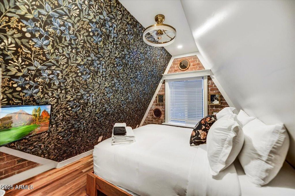 Image 32 of property listing at 87 W Windsor Avenue, Phoenix, AZ 85003