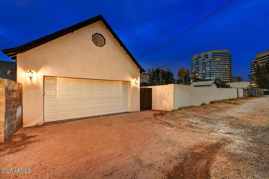 Image 43 of property listing at 87 W Windsor Avenue, Phoenix, AZ 85003