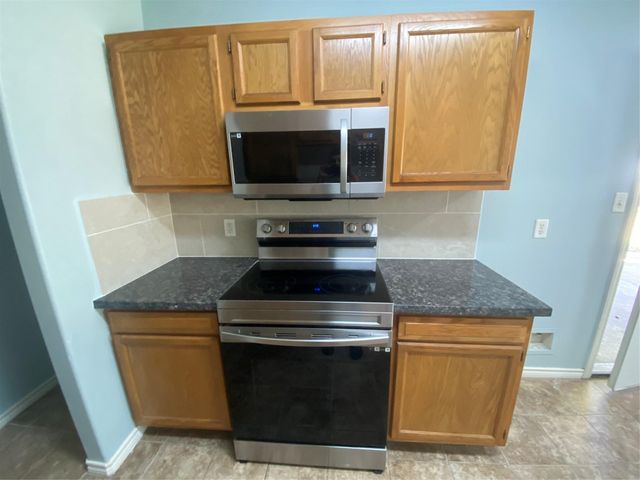 10662 Royal York Drive, Conroe, TX 77303