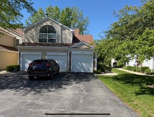 16 Tyler Court B, Streamwood, IL 60107