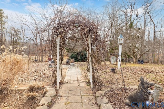 5001 Cartersville Rd, Powhatan, VA 23139