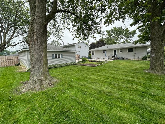 245 Sycamore Lane, Munster, IN 46321