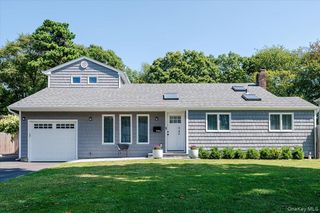 949 Gardiner Drive, Bay Shore, NY 11706