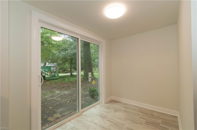5 White Oak DR, Newport News, VA 23601