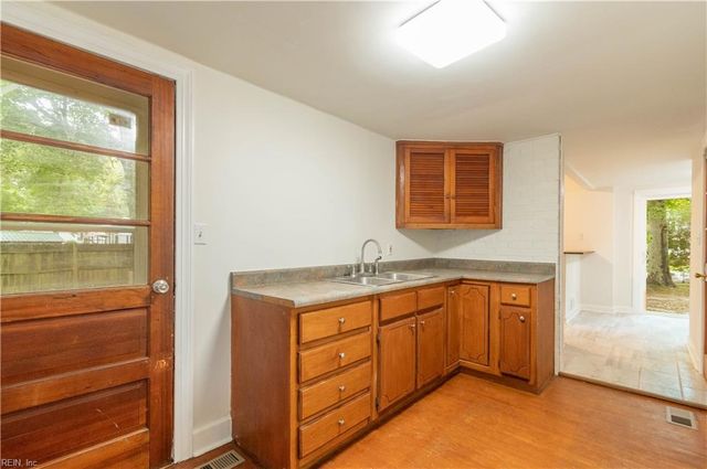 5 White Oak DR, Newport News, VA 23601