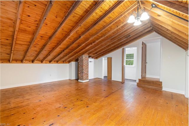 5 White Oak DR, Newport News, VA 23601