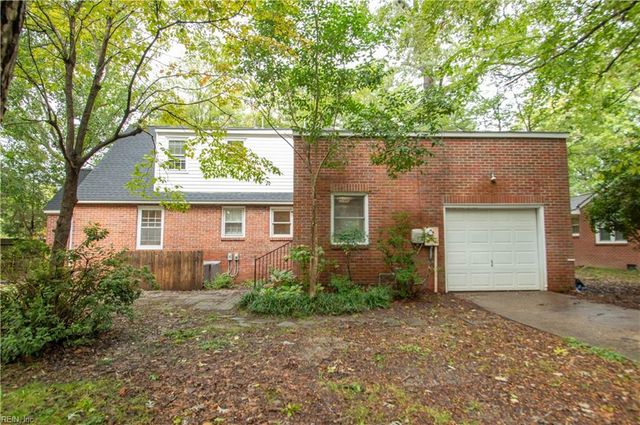 5 White Oak DR, Newport News, VA 23601