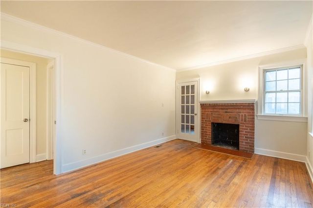 5 White Oak DR, Newport News, VA 23601
