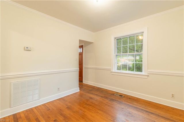 5 White Oak DR, Newport News, VA 23601