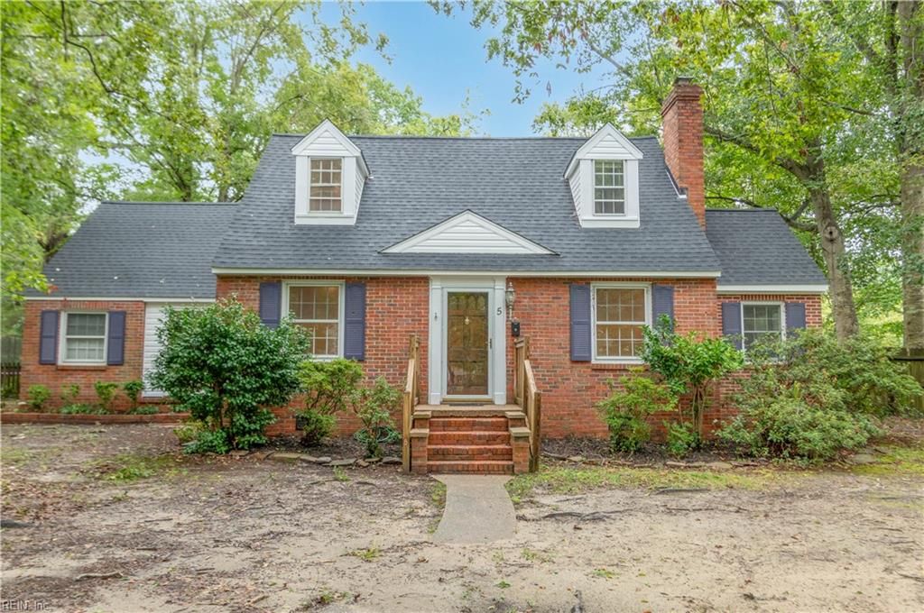 5 White Oak DR, Newport News, VA 23601