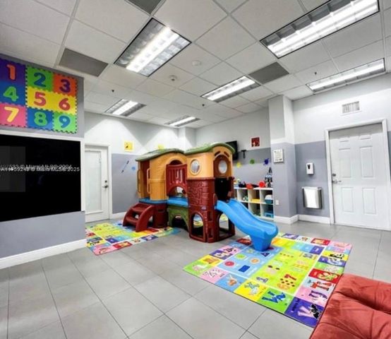 1200 Brickell Bay Dr 3318, Miami, FL 33131