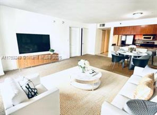 1200 Brickell Bay Dr 3318, Miami, FL 33131