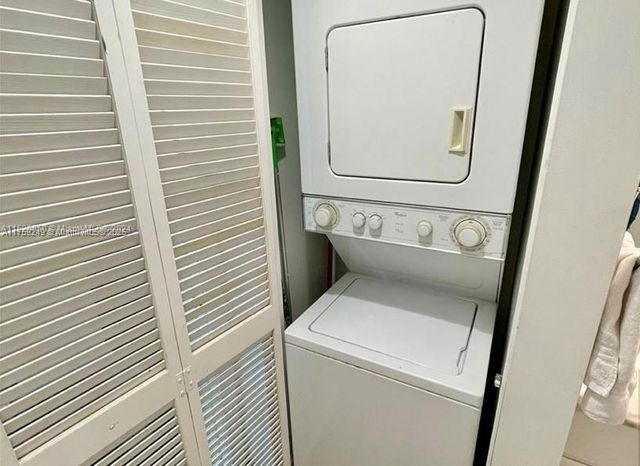 1200 Brickell Bay Dr 3318, Miami, FL 33131