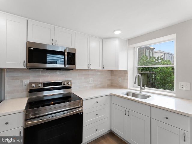 3010 EMERALD ST, Philadelphia, PA 19134