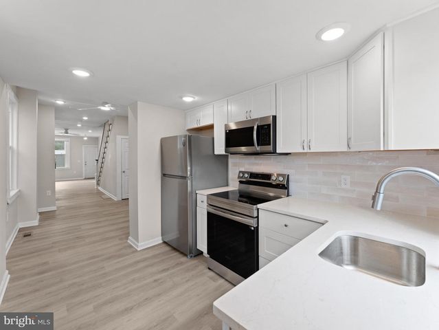 3010 EMERALD ST, Philadelphia, PA 19134