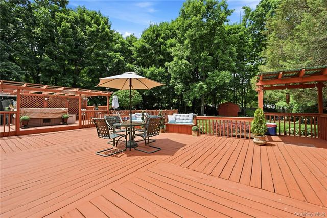 3 Partridge Lane, Huntington, NY 11743