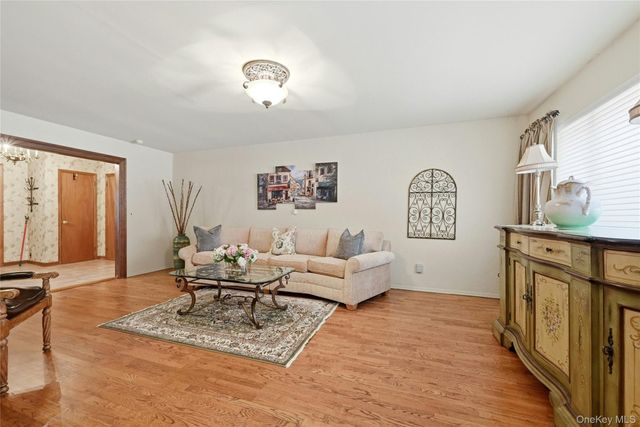 3 Partridge Lane, Huntington, NY 11743