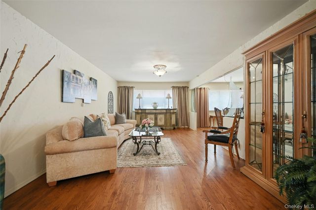 3 Partridge Lane, Huntington, NY 11743