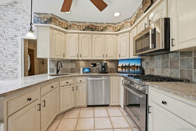 3 Partridge Lane, Huntington, NY 11743