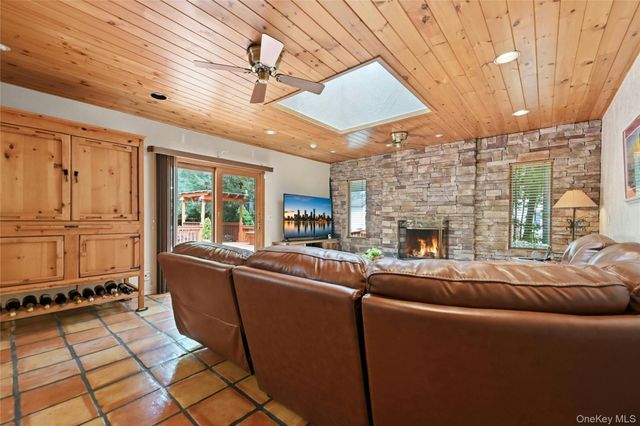 3 Partridge Lane, Huntington, NY 11743