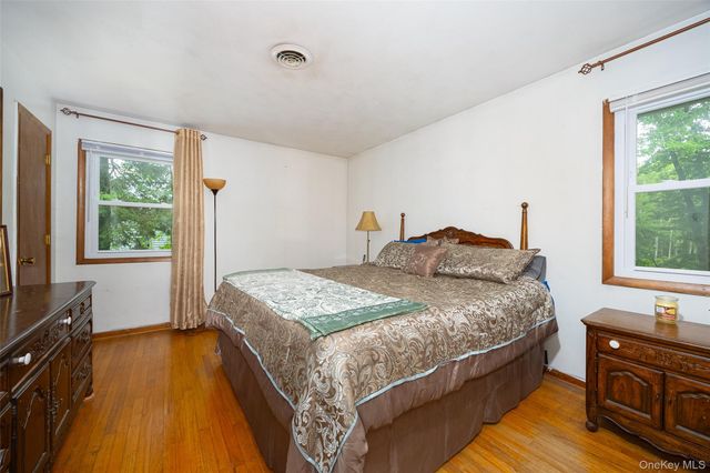2 Lawrence Road, Hyde Park, NY 12538