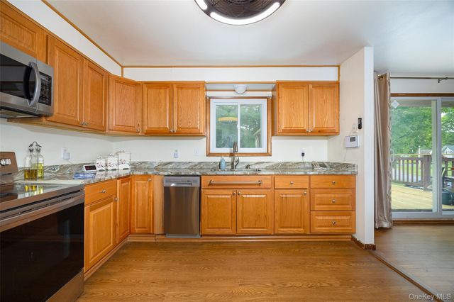 2 Lawrence Road, Hyde Park, NY 12538