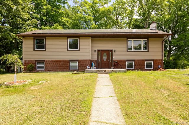 2 Lawrence Road, Hyde Park, NY 12538