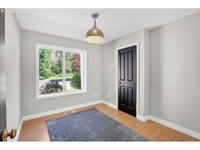 32370 Se JUDD Rd, Eagle Creek, OR 97022