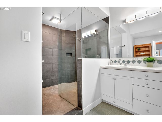 32370 Se JUDD Rd, Eagle Creek, OR 97022