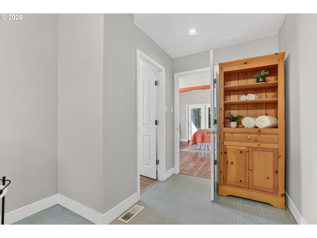 32370 Se JUDD Rd, Eagle Creek, OR 97022