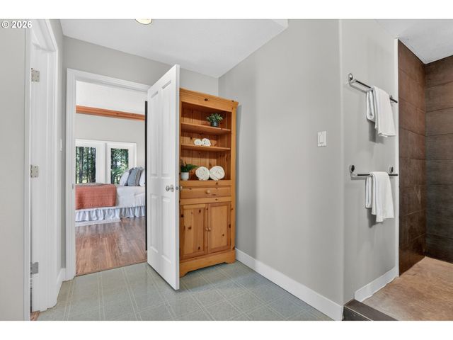 32370 Se JUDD Rd, Eagle Creek, OR 97022